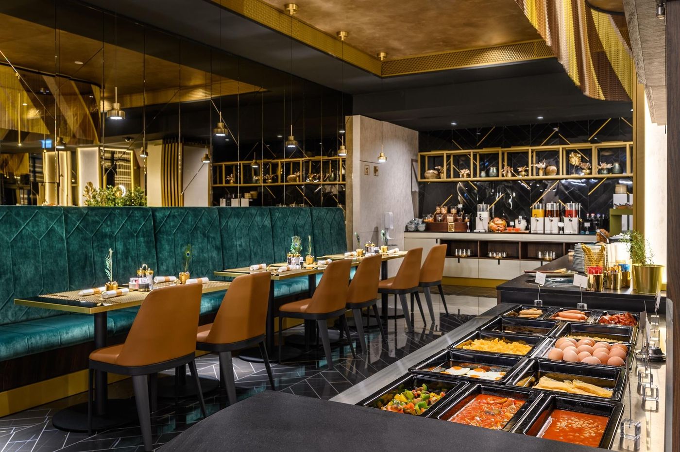 Hotel-Emerald---Suites-Restaurant-91