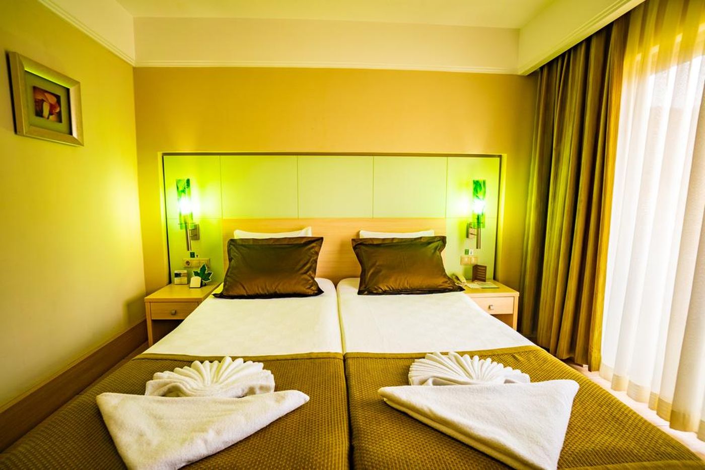 Hotel Ambassador Plaza