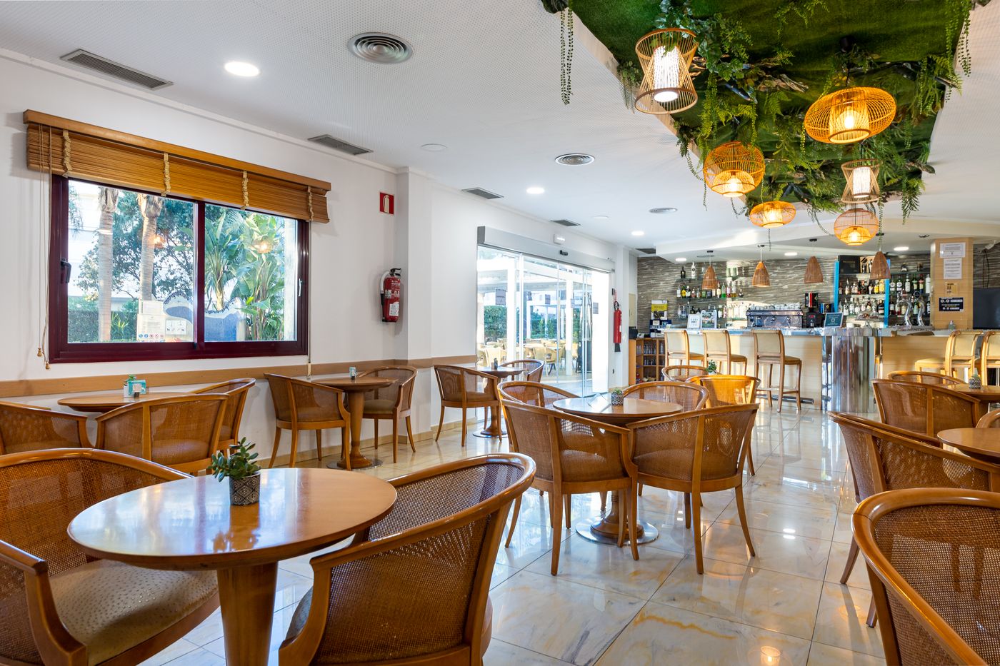 Daniya-Denia-Spa---Business-Bar-46