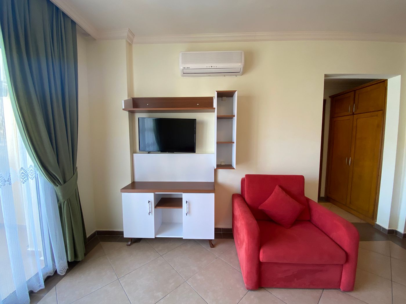 Club-Karakas-Room-41