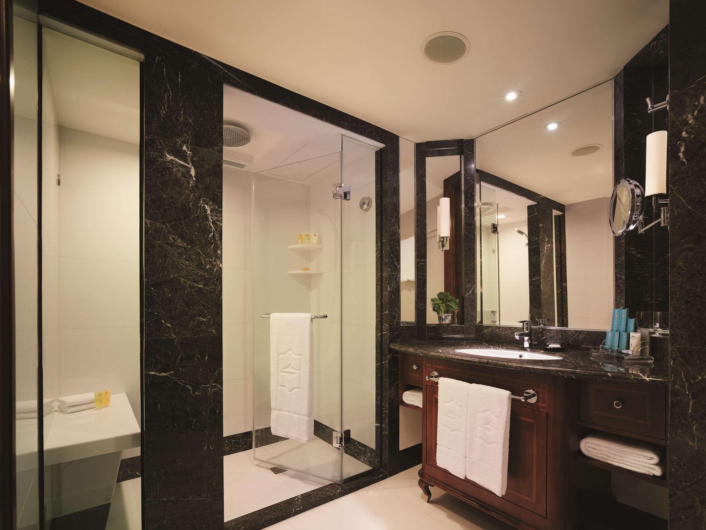 Kowloon-Shangri-La-Hong-Kong-Room-46