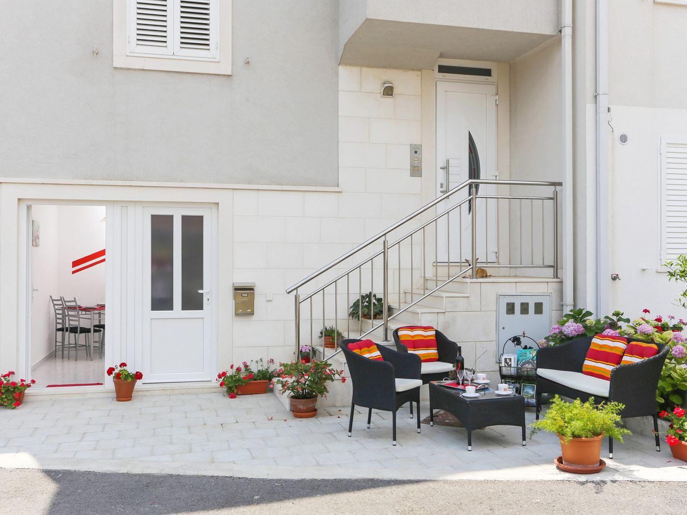 Apartments-Mira-Lobby-4