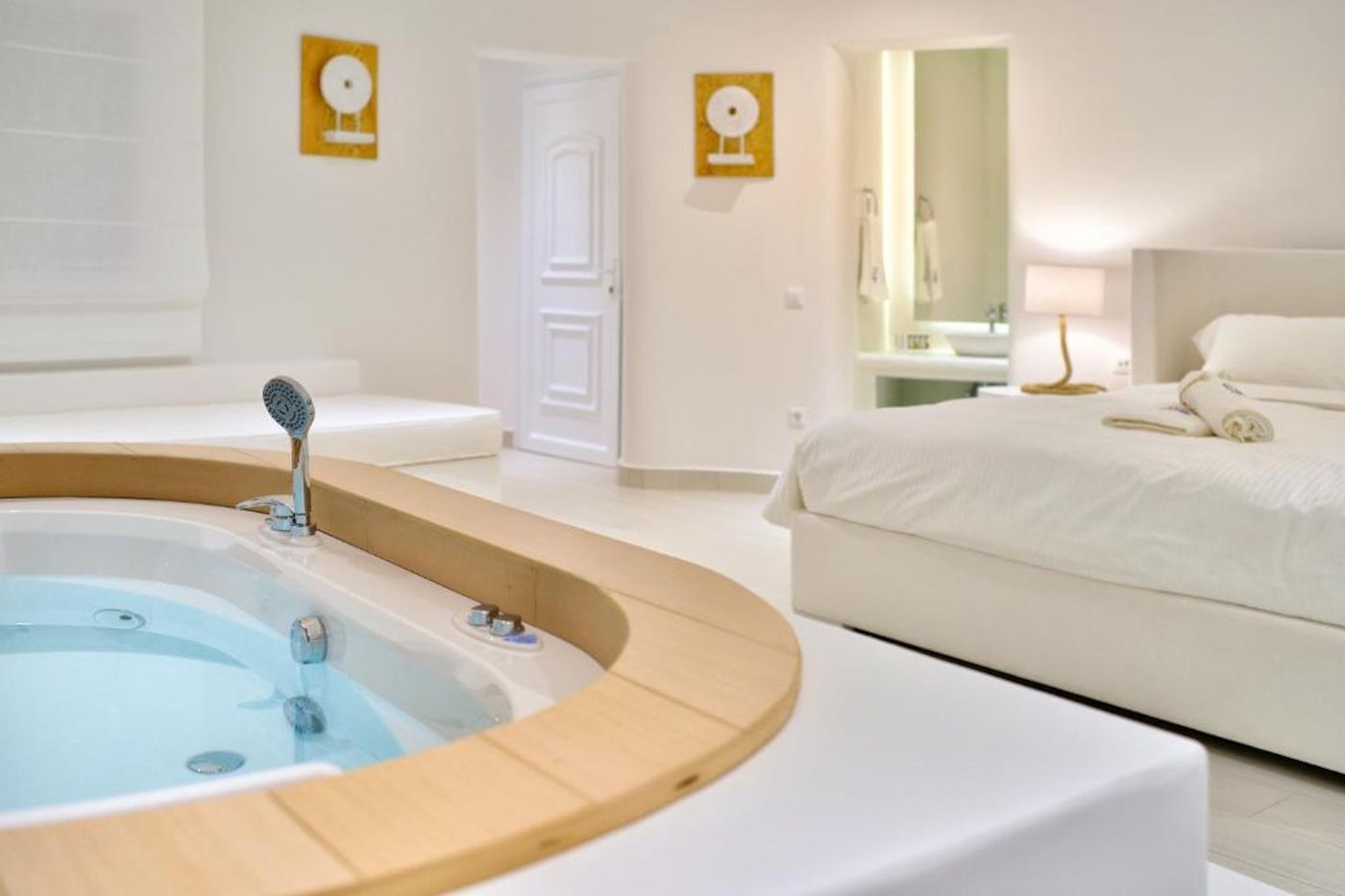 Saint-John-Hotel-Villas---Spa-Room-90
