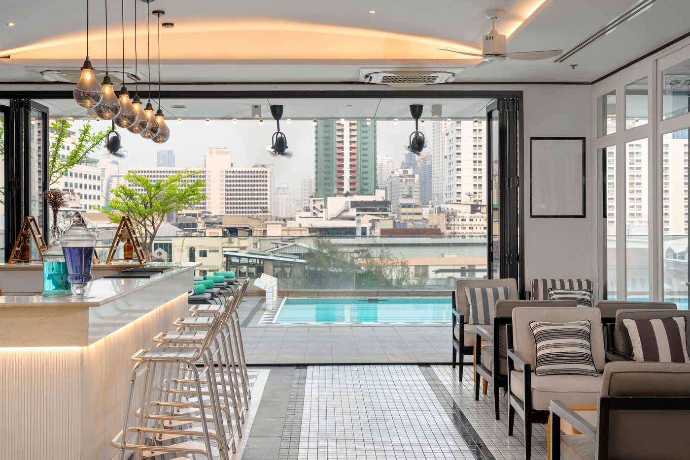 Vince-Hotel-Pratunam-Bar-3