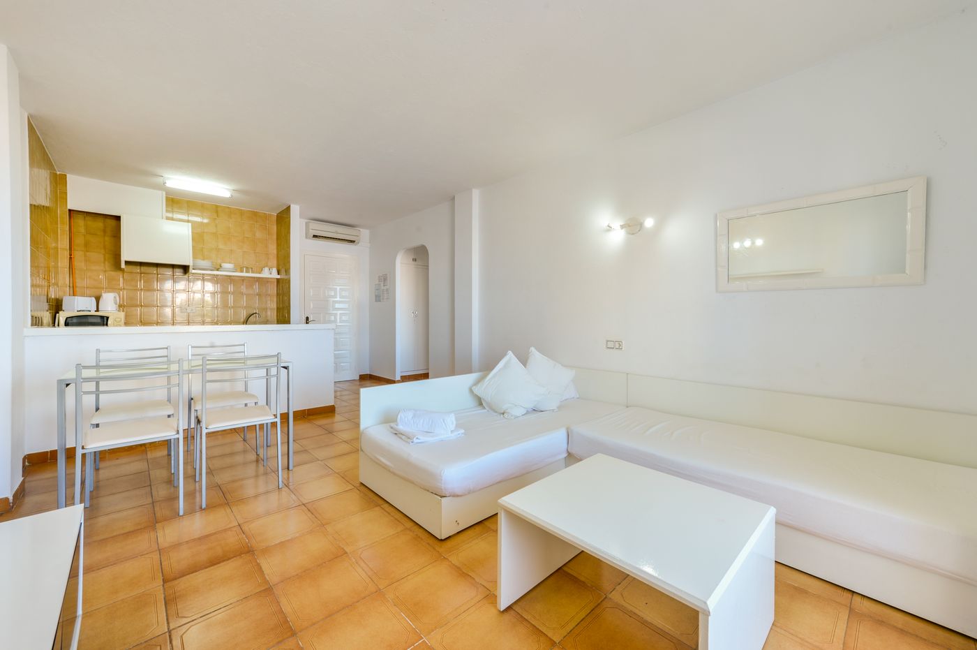 San Antonio Beach Apartments (ex Arcomar)