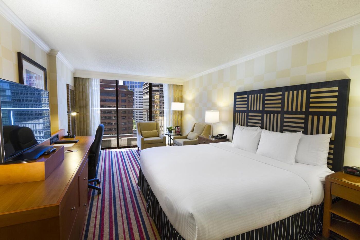 Pinnacle-Hotel-Harbourfront-Room-6