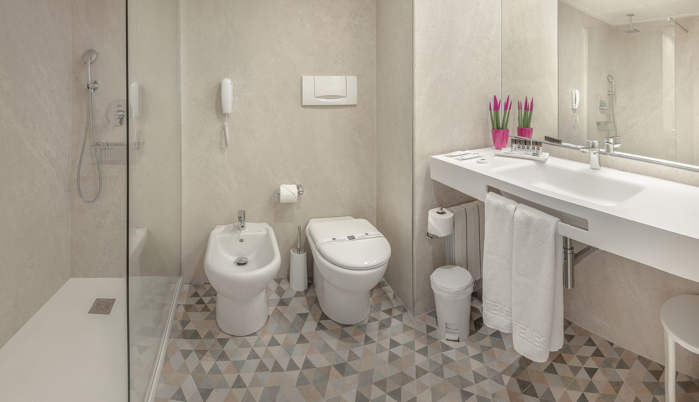 RH-Corona-del-Mar-Room-13