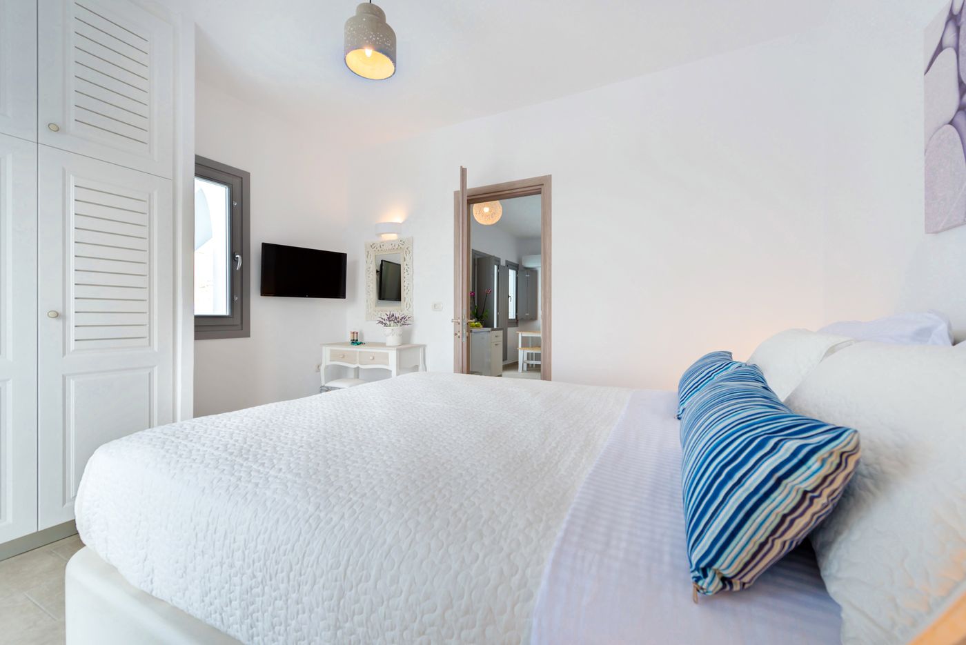 White-Harmony-Suites-Room-20