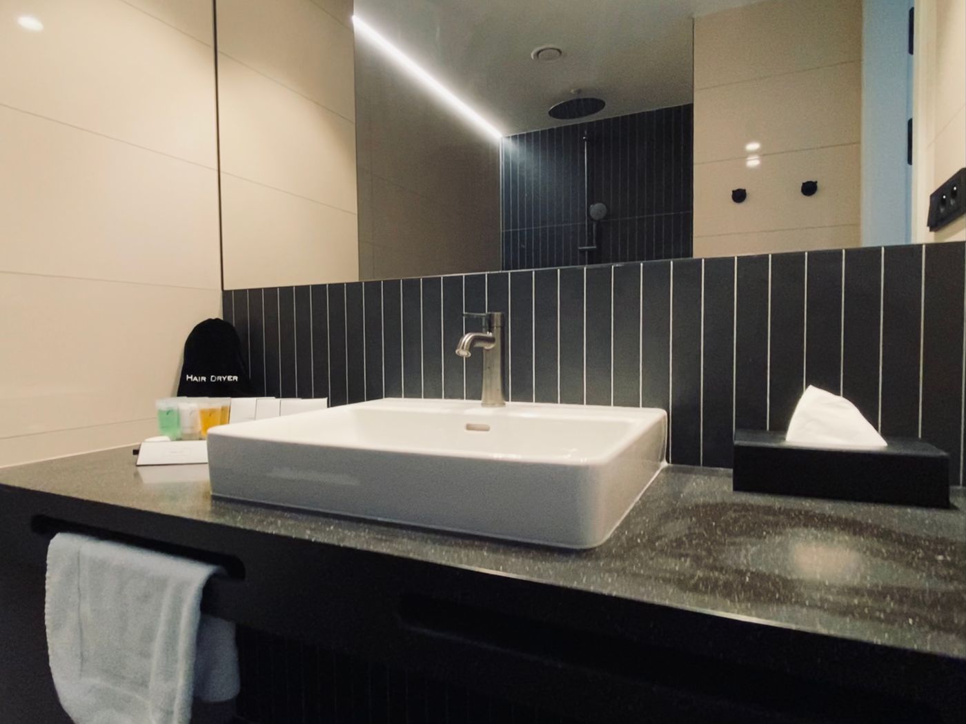 The-Gold-Bank-Room-19