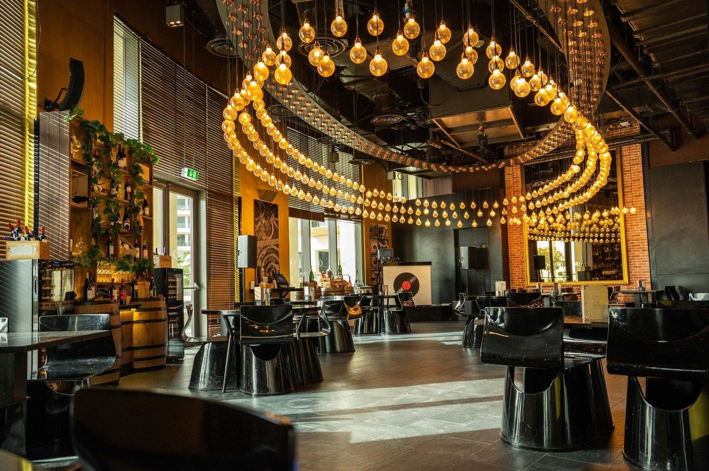 Crowne-Plaza-Hotel-Abu-Dhabi-Yas-Island-Bar-16