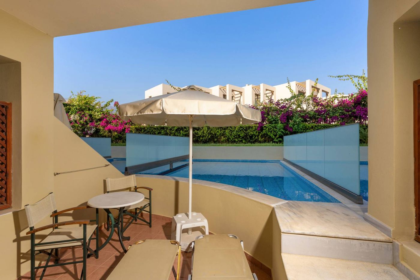 Hydramis-Palace-Beach-Resort-Room-35