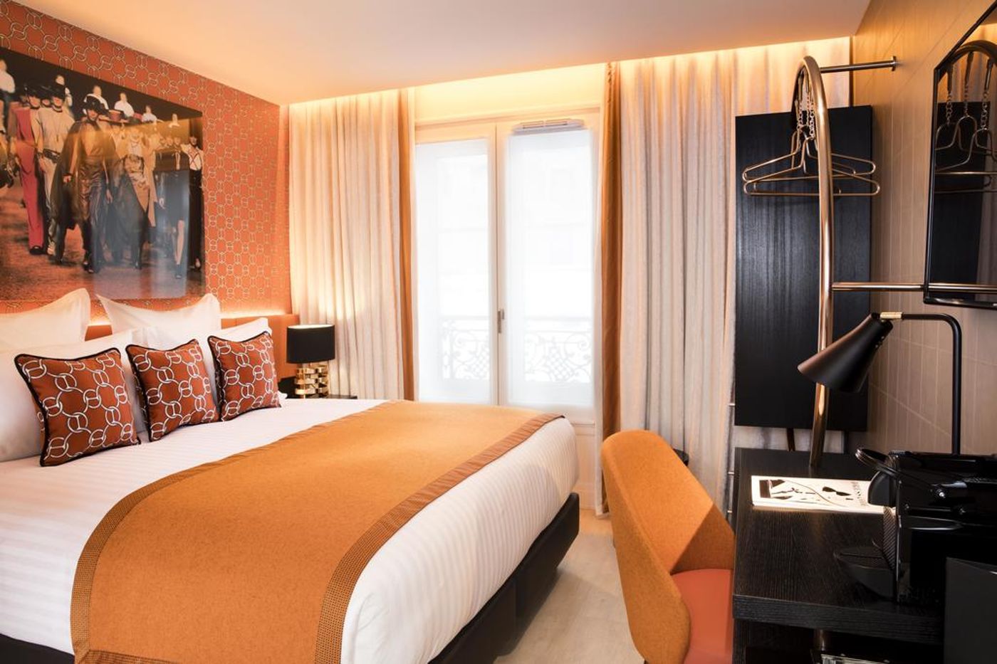 Hotel-Dress-Code-Room-6