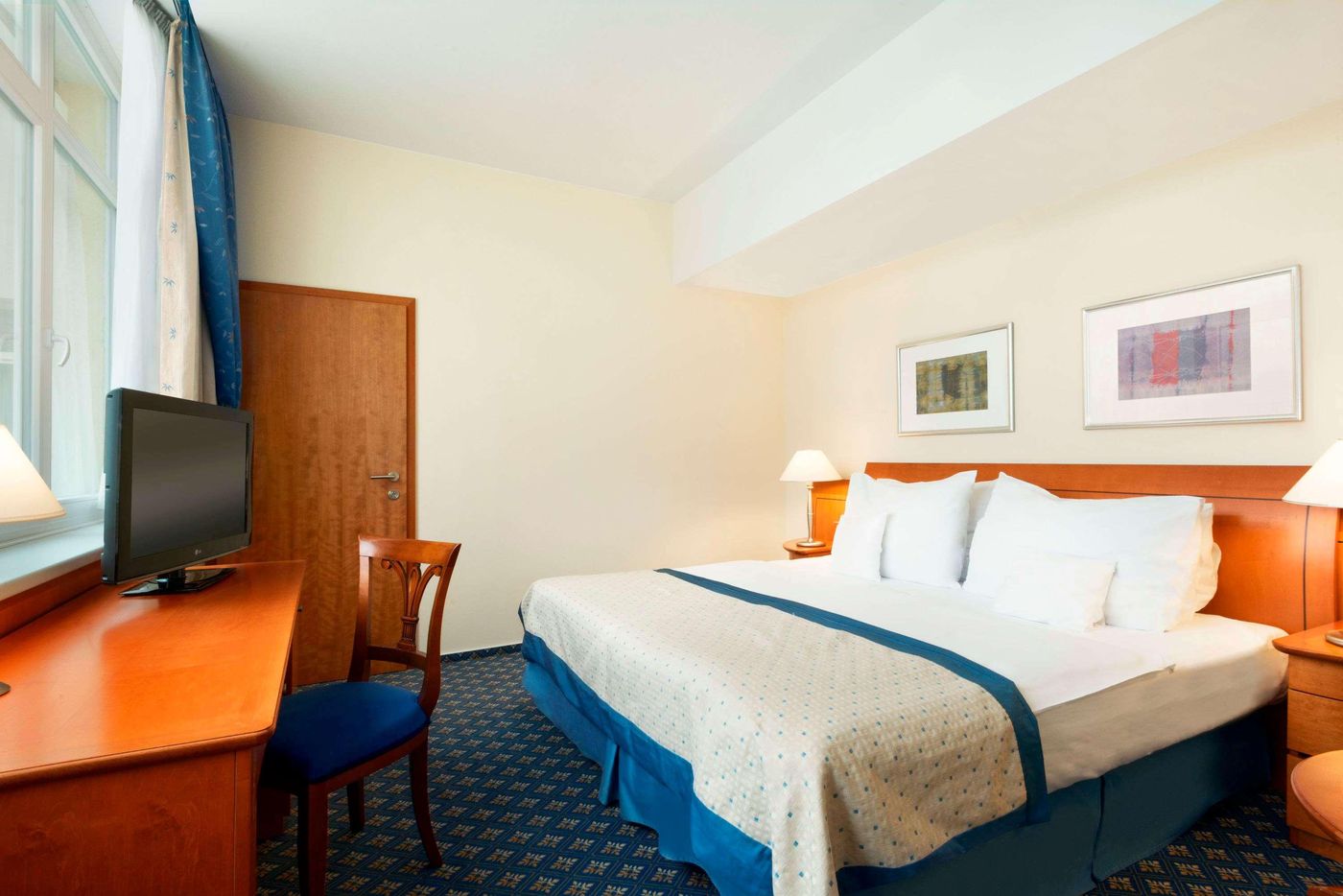 Ramada-Prague-City-Centre-Room-21