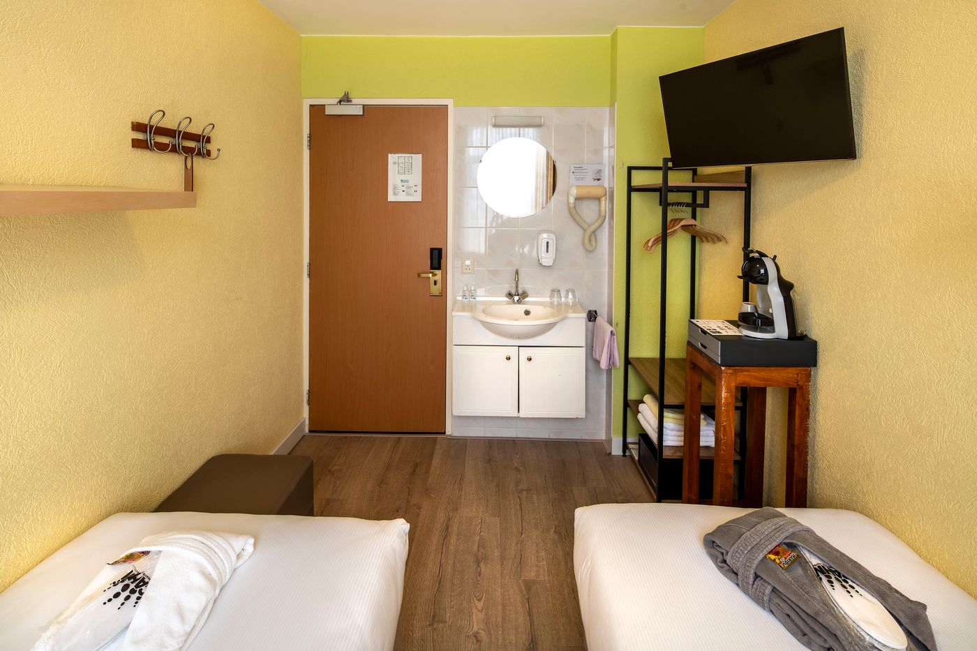 Hotel-Jupiter-Room-63