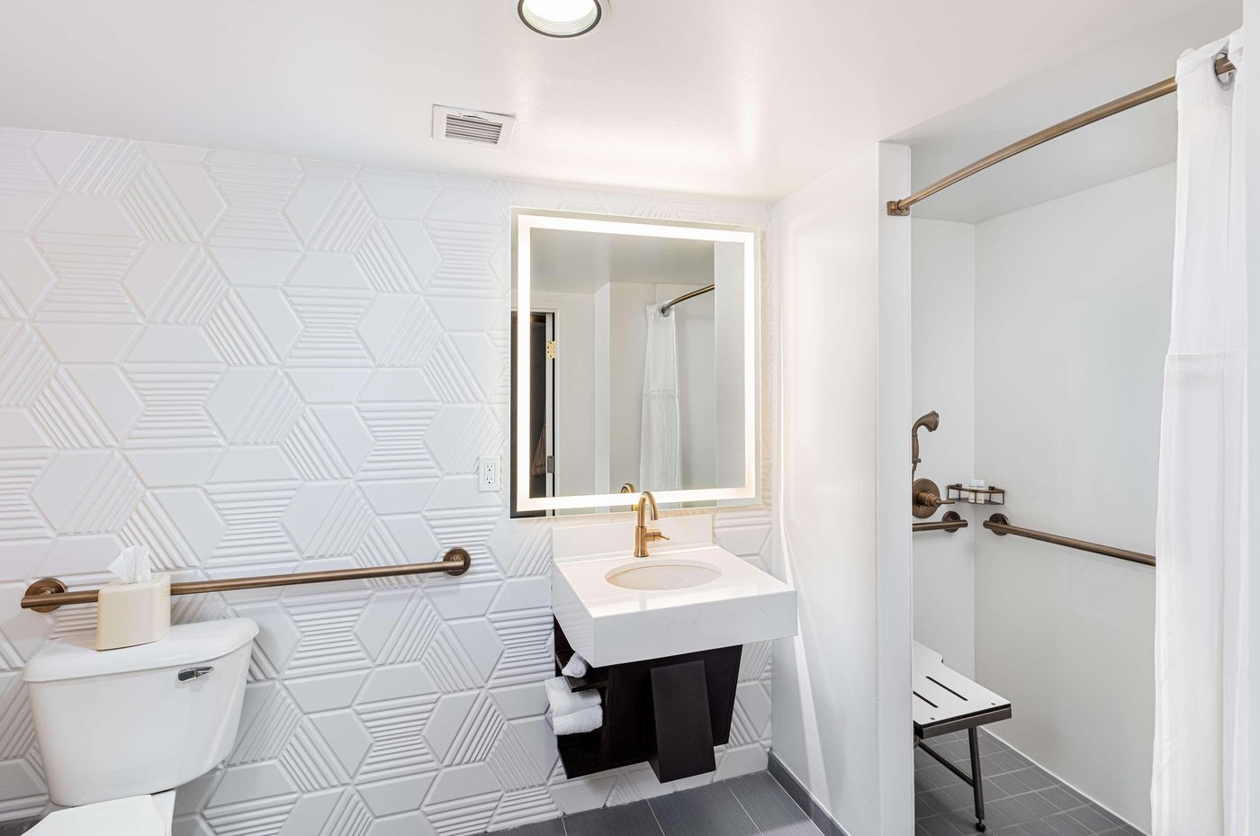 Hilton-Garden-Inn---Los-Angeles-Hollywood-Room-25