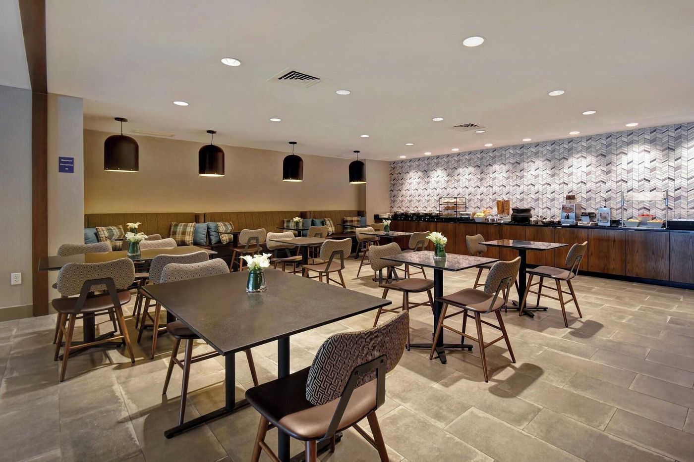 Crowne-Plaza-Boston-Newton-Hotel-Restaurant-5