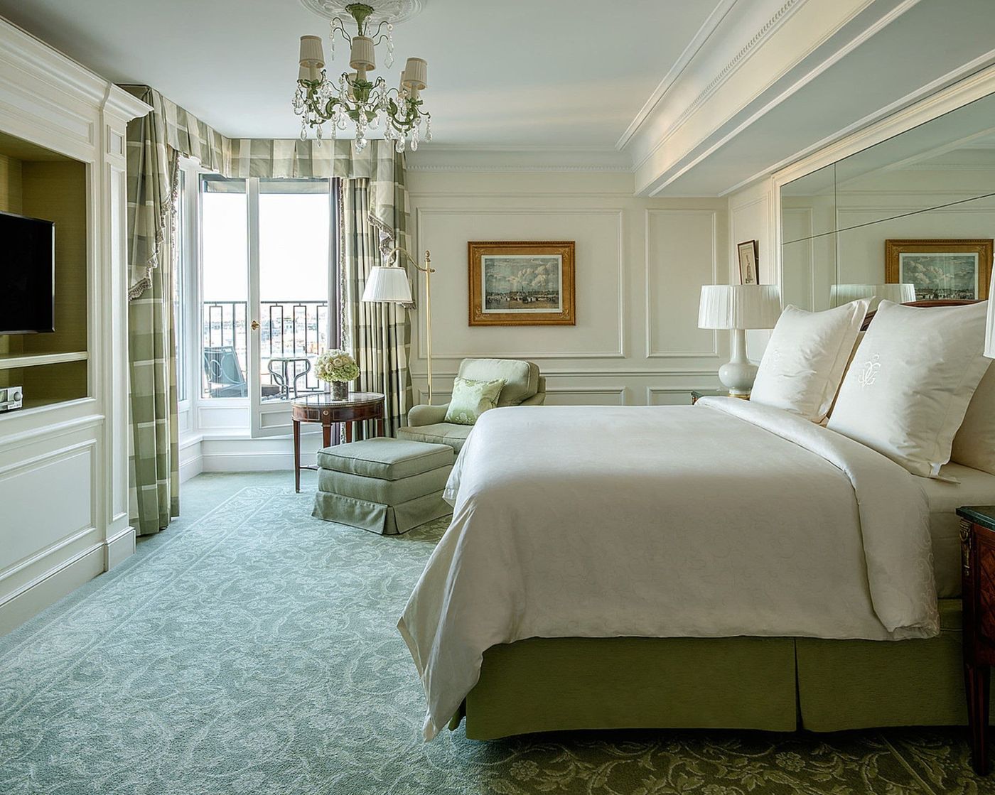 Four-Seasons-Hotel-Paris-Room-19