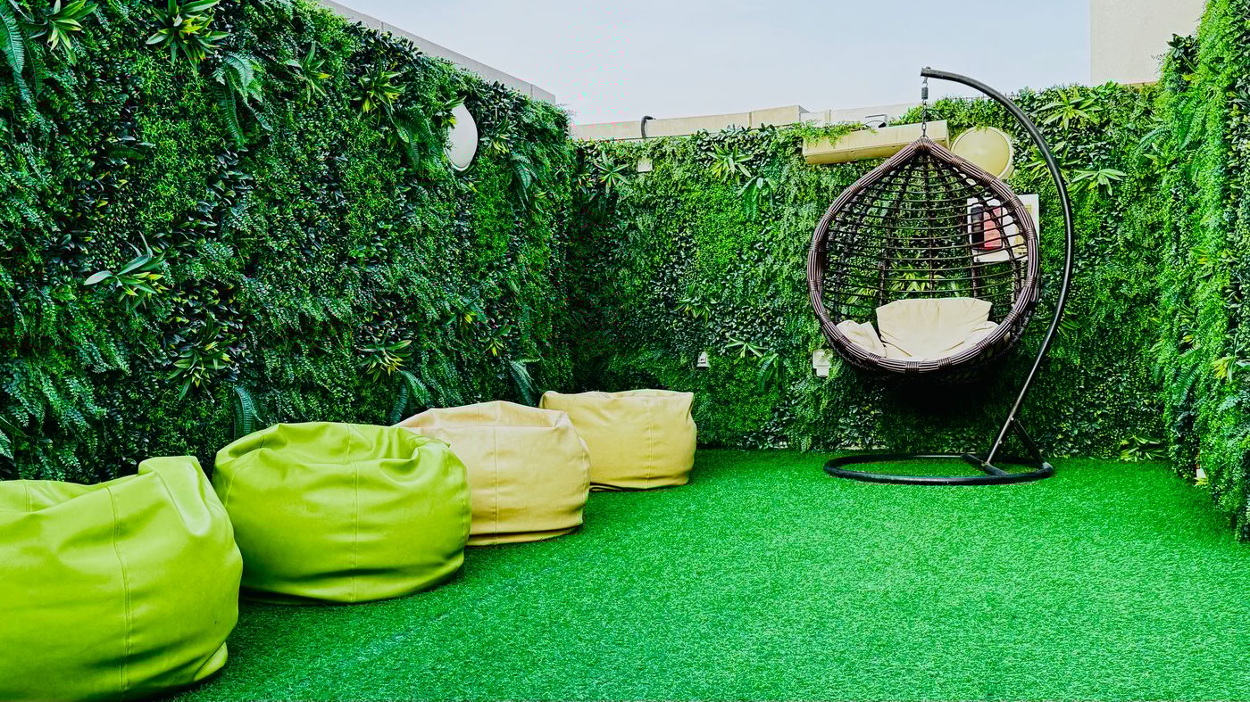 Hampton-by-Hilton-Dubai-Al-Barsha-Pool-35