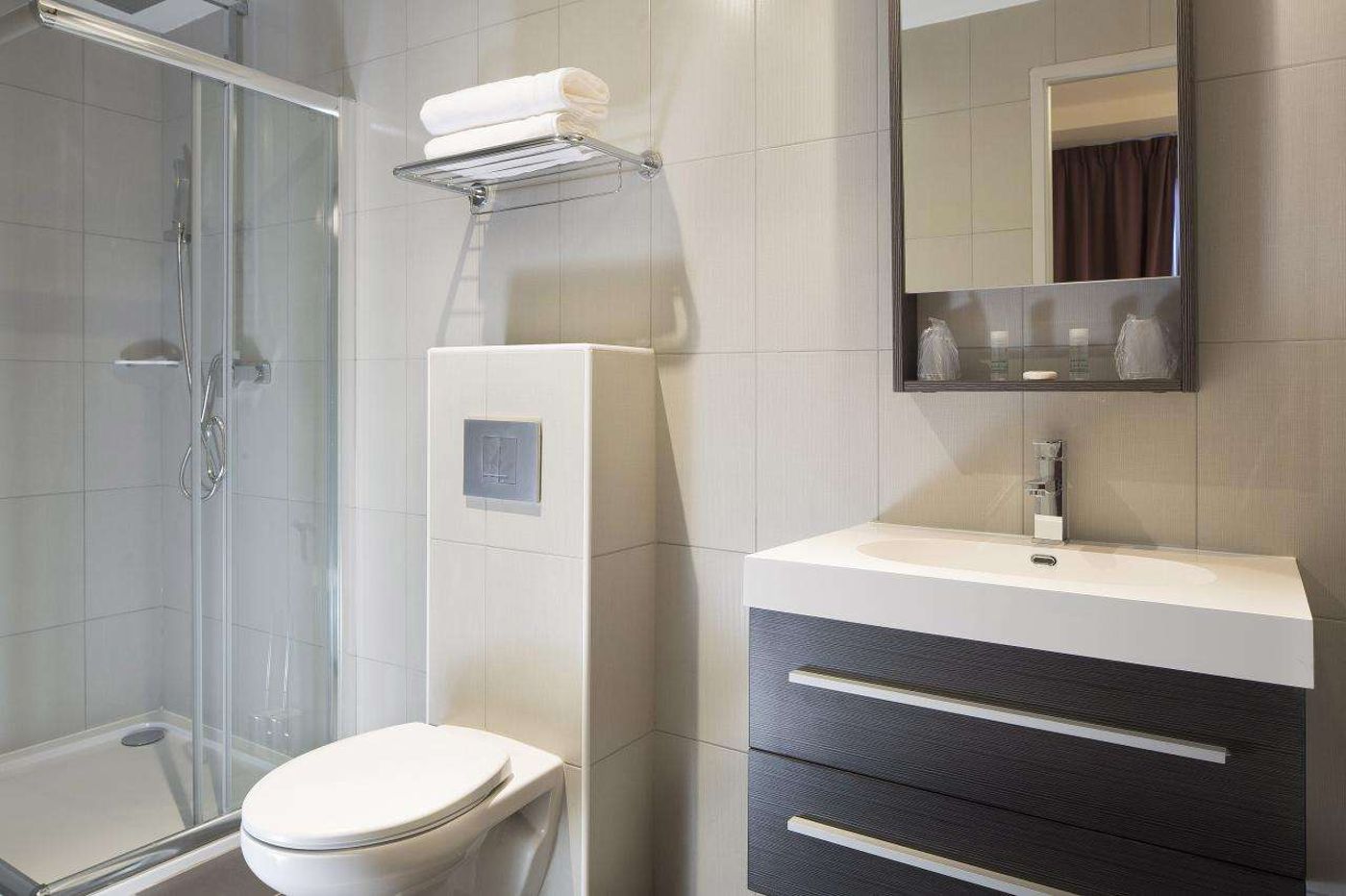 Executive-Hotel-Room-16