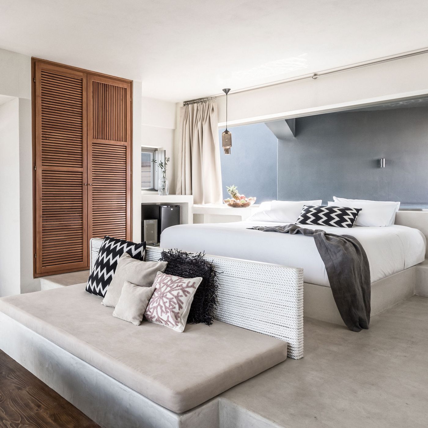 West-East-Suites-Room-37