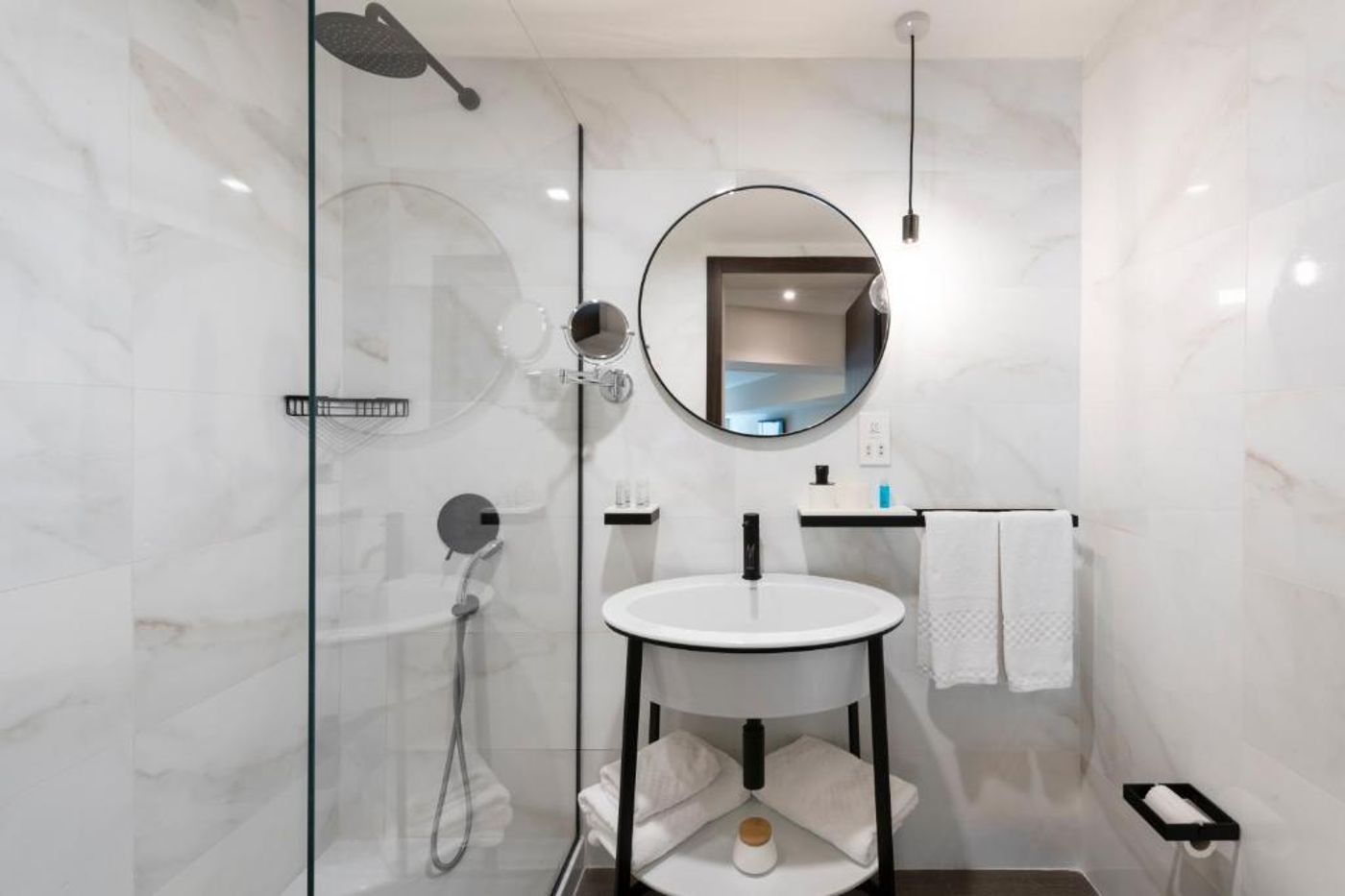 Waterfront-Hotel-Room-14