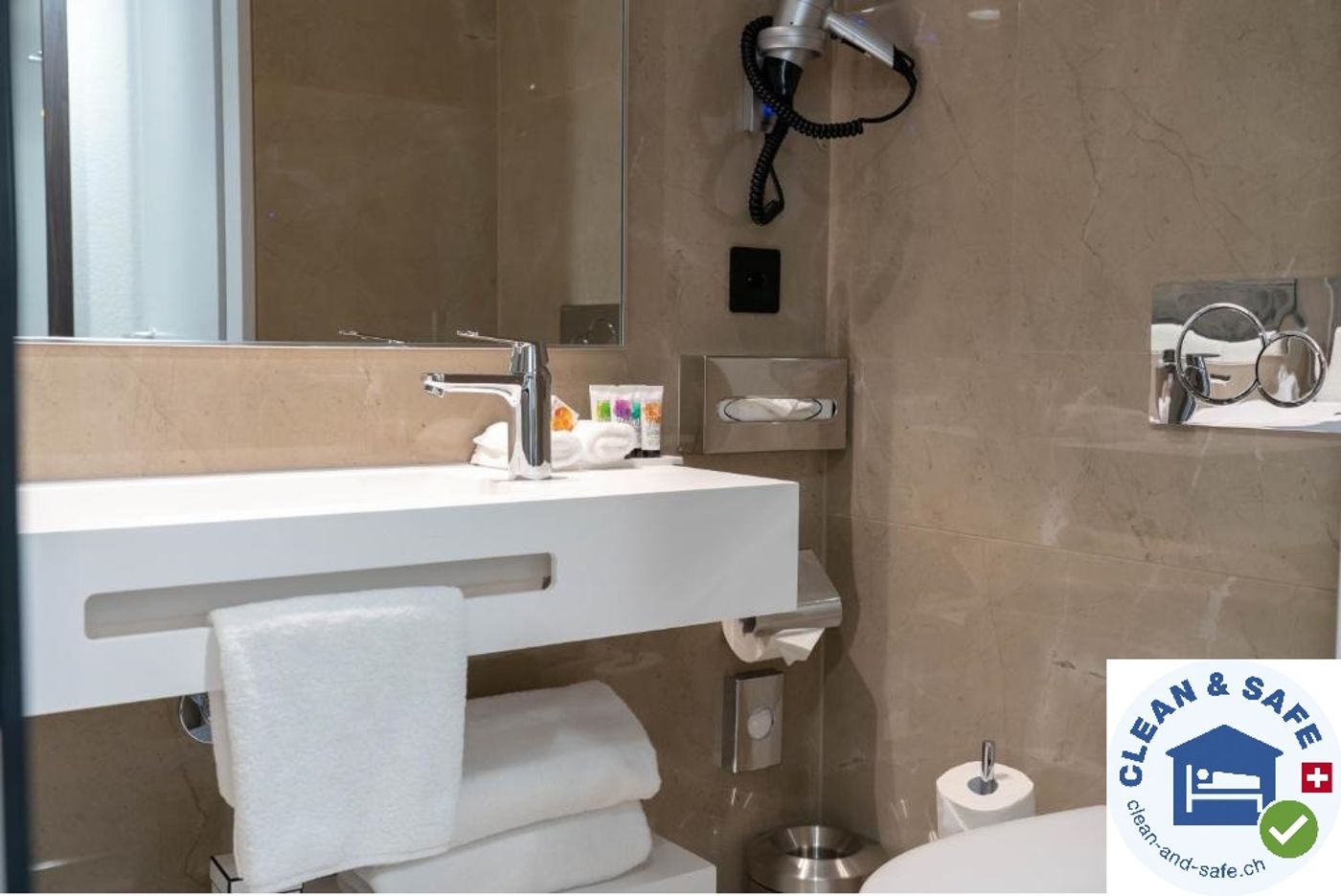 Nash-Pratik-Hotel-Room-22