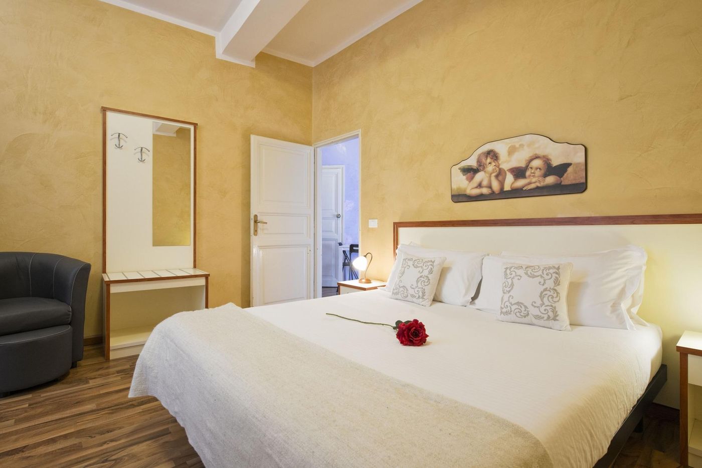 Navona-Tower-Relais-Room-9