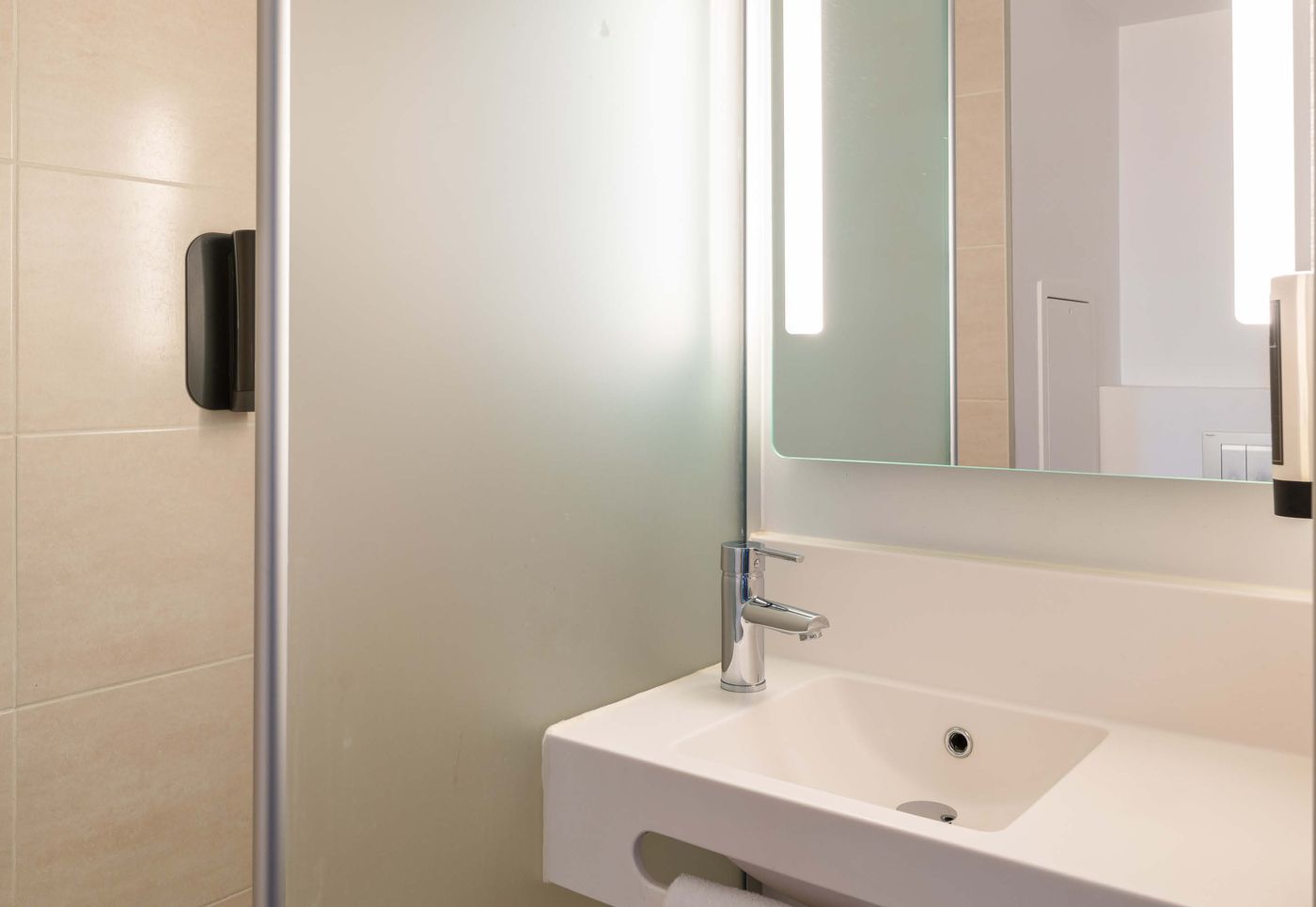 B&B HOTEL Lyon Eurexpo Chassieu - France - Chassieu - Room - 3