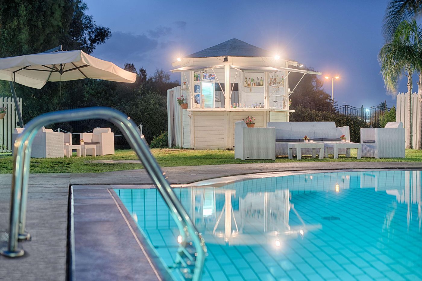 NH-Catania-Parco-Degli-Aragonesi-Pool-3