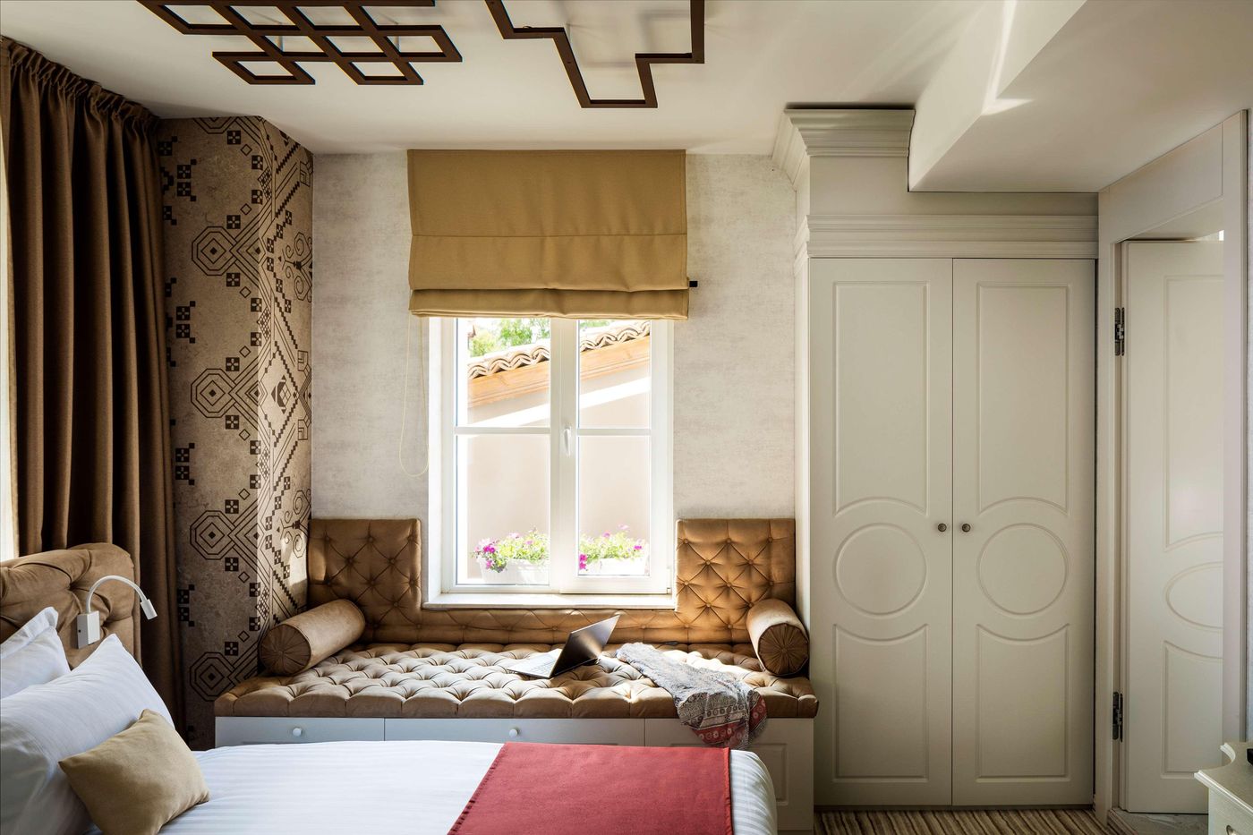 Gallery-37--BW-Premier-Collection-Room-6