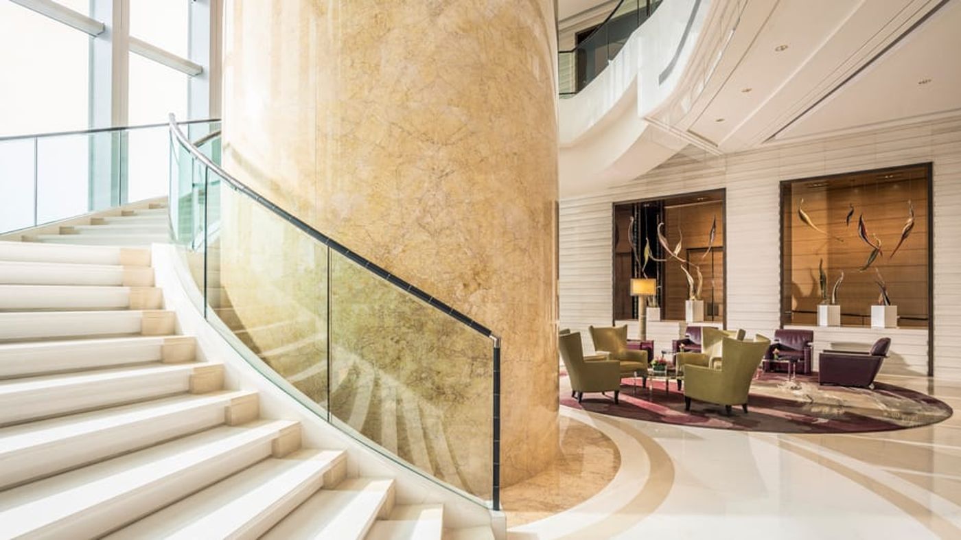 Four-Seasons-Hong-Kong-Lobby-5