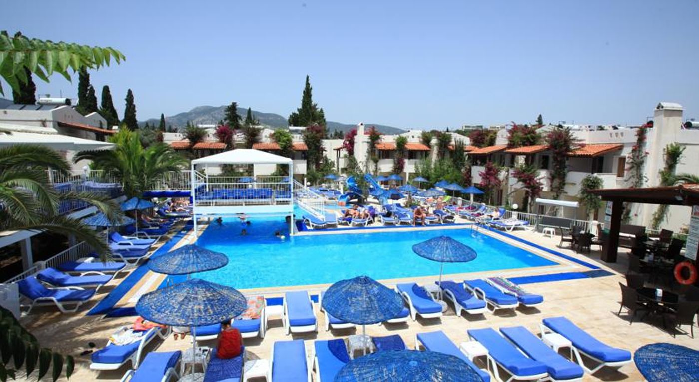 Summer Garden Suites & Beach Hotel