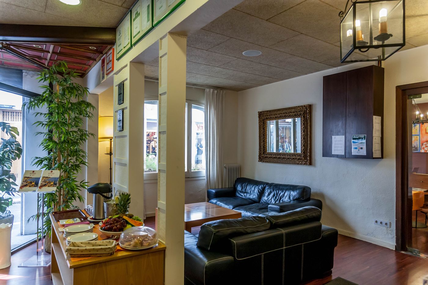 Galeon-Hotel-Lobby-37