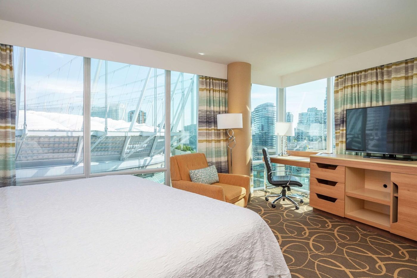 Hampton-Inn---Suites-By-Hilton-Vancouver-Downtown-Room-31