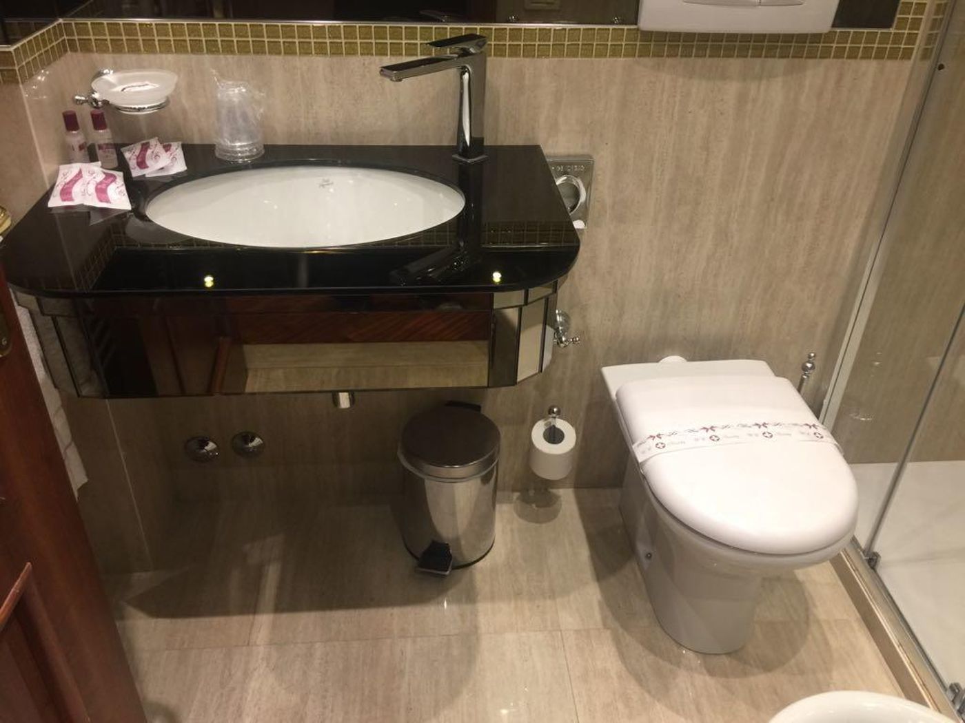 Ca--Dell-Arte-Suites-Room-26