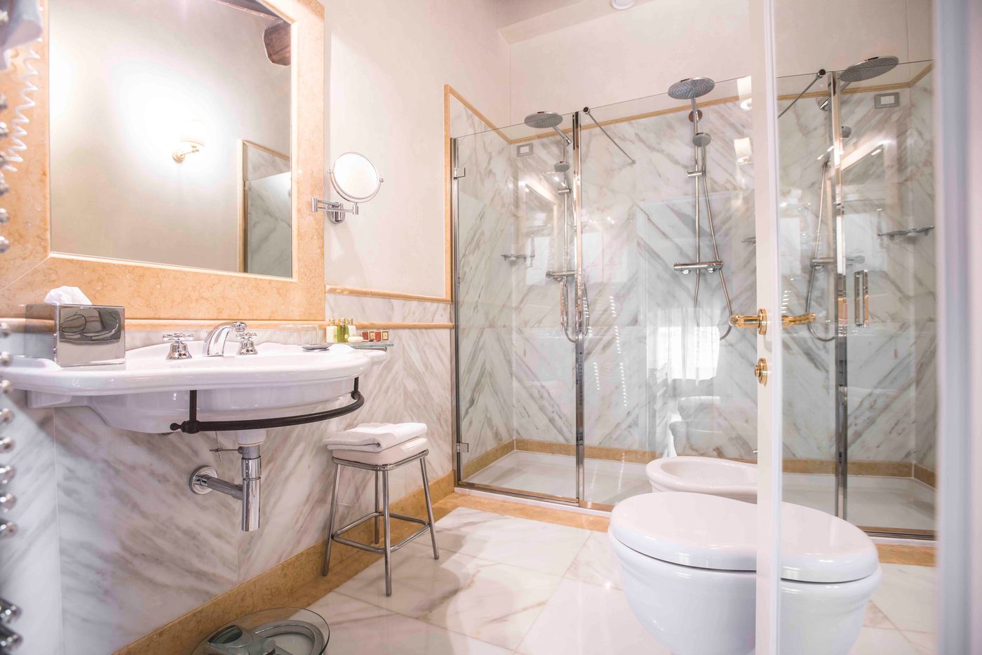 Golden-Tower-Hotel---Spa-Room-75