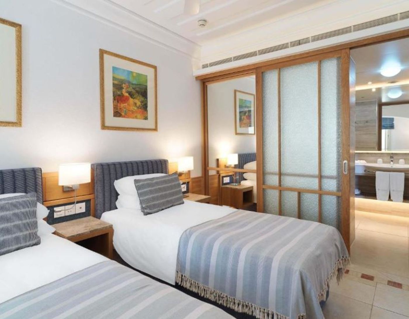 Columbia-Beach-Resort-Room-44