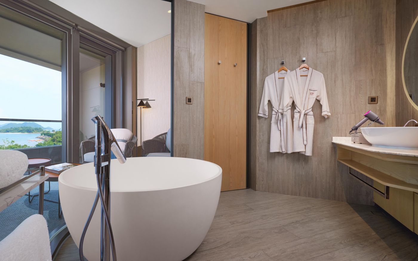 Vignette-Collection-Wm-Hotel-Hong-Kong-Room-42