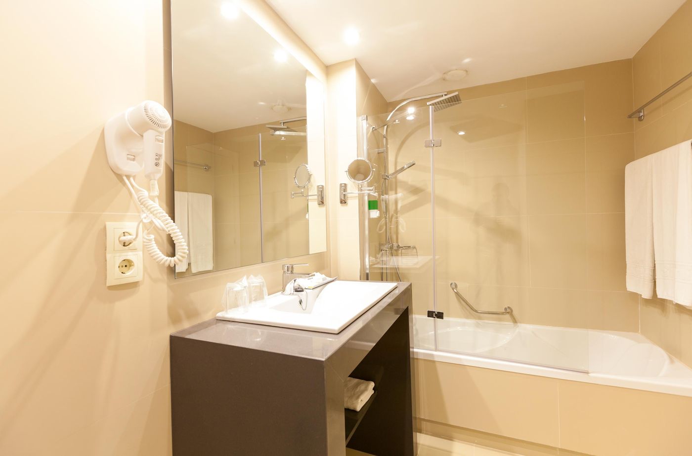 Sirenis-Seaview-Country-Club-Room-29