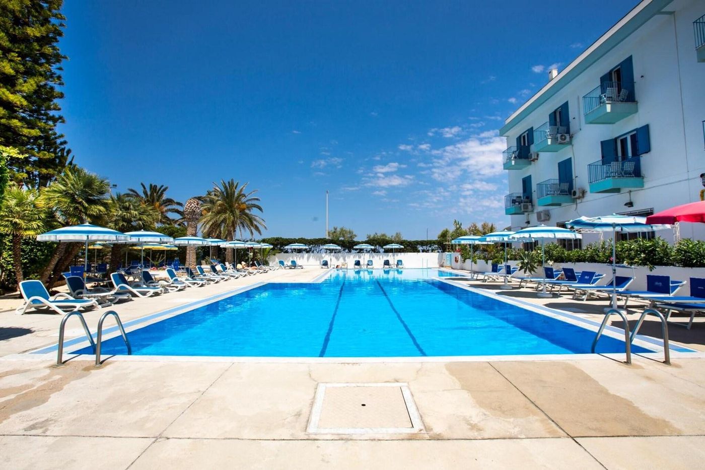 Hotel-Tourist-Pool-7