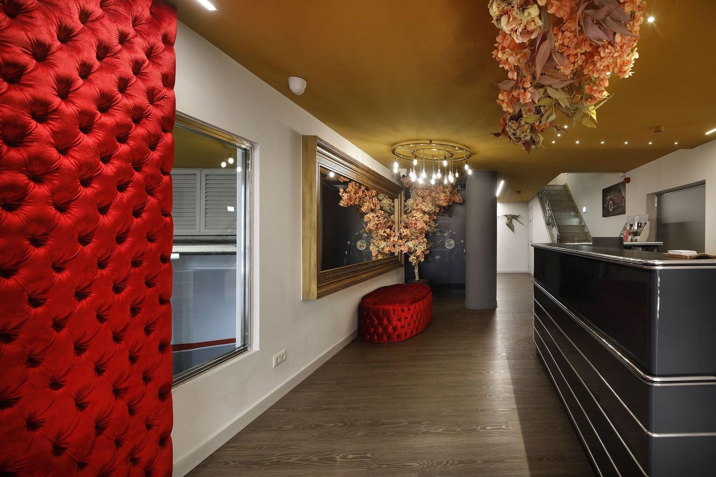 Hispanos 7 Suiza Apartament-Restaurant-Spain-Barcelona-Lobby-10