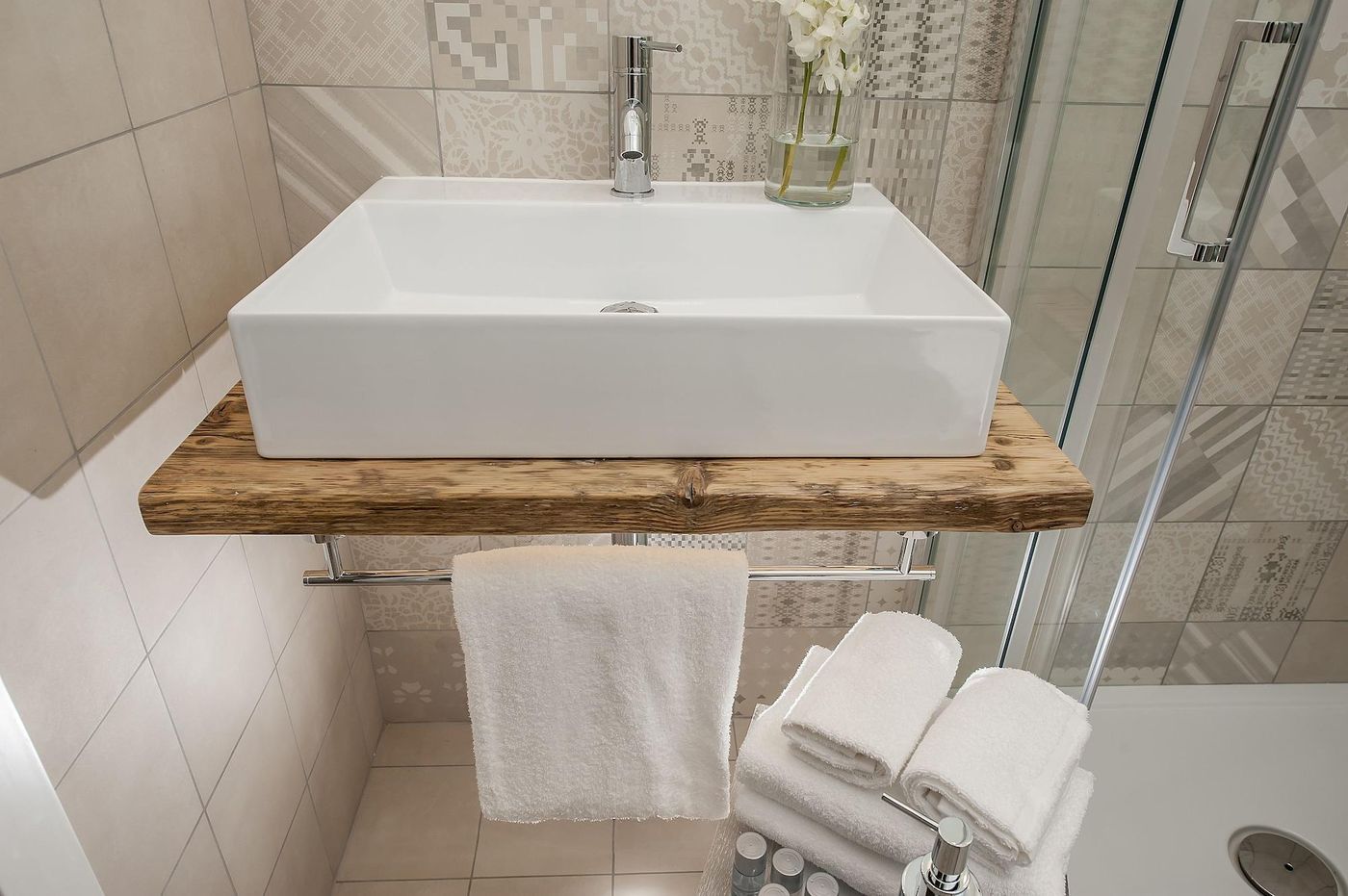 Colosseum-Corner-Room-35