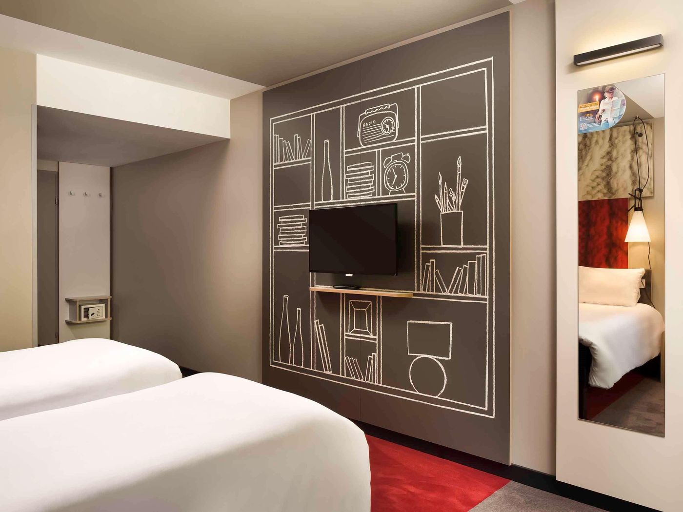 Ibis-Hotel-Heroes-Square-Room-36