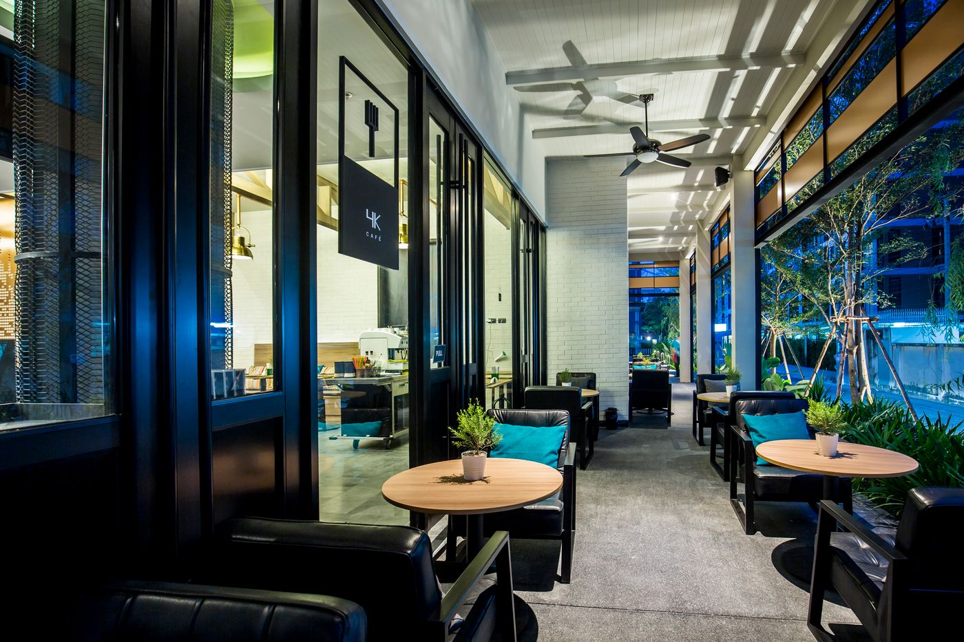 Cross-Vibe-Bangkok-Sukhumvit-Restaurant-13