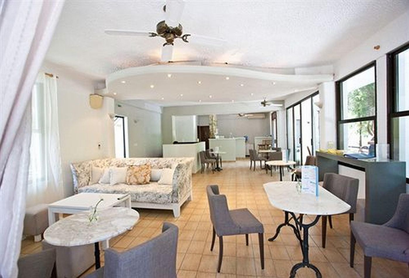 Potidea-Golden-Beach-Lobby-30