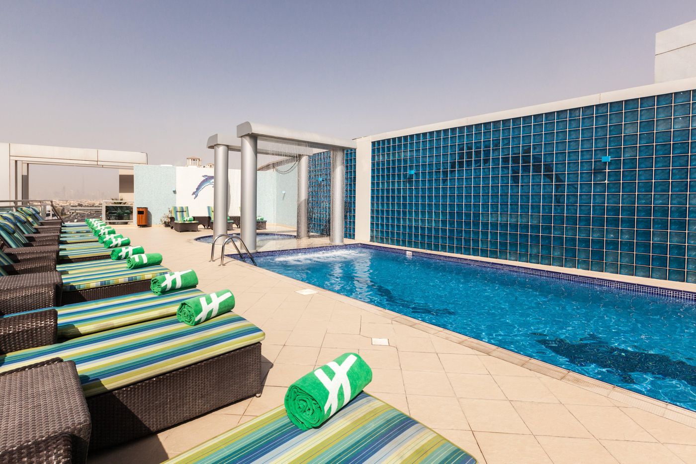 Holiday-Inn-Dubai-Al-Barsha-Pool-2