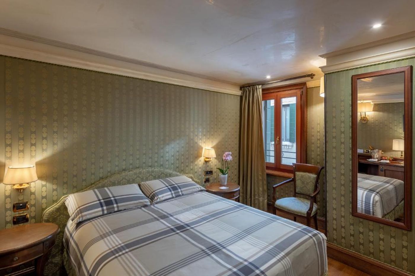 Hotel-Montecarlo-Room-37