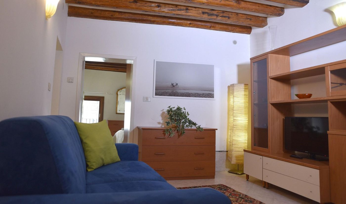 Al-Portico-Guest-House-Lobby-19