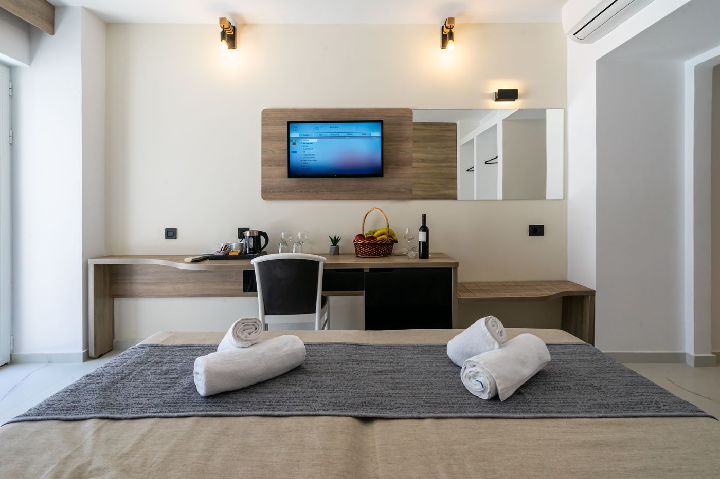 Castellum-Suites-Room-14
