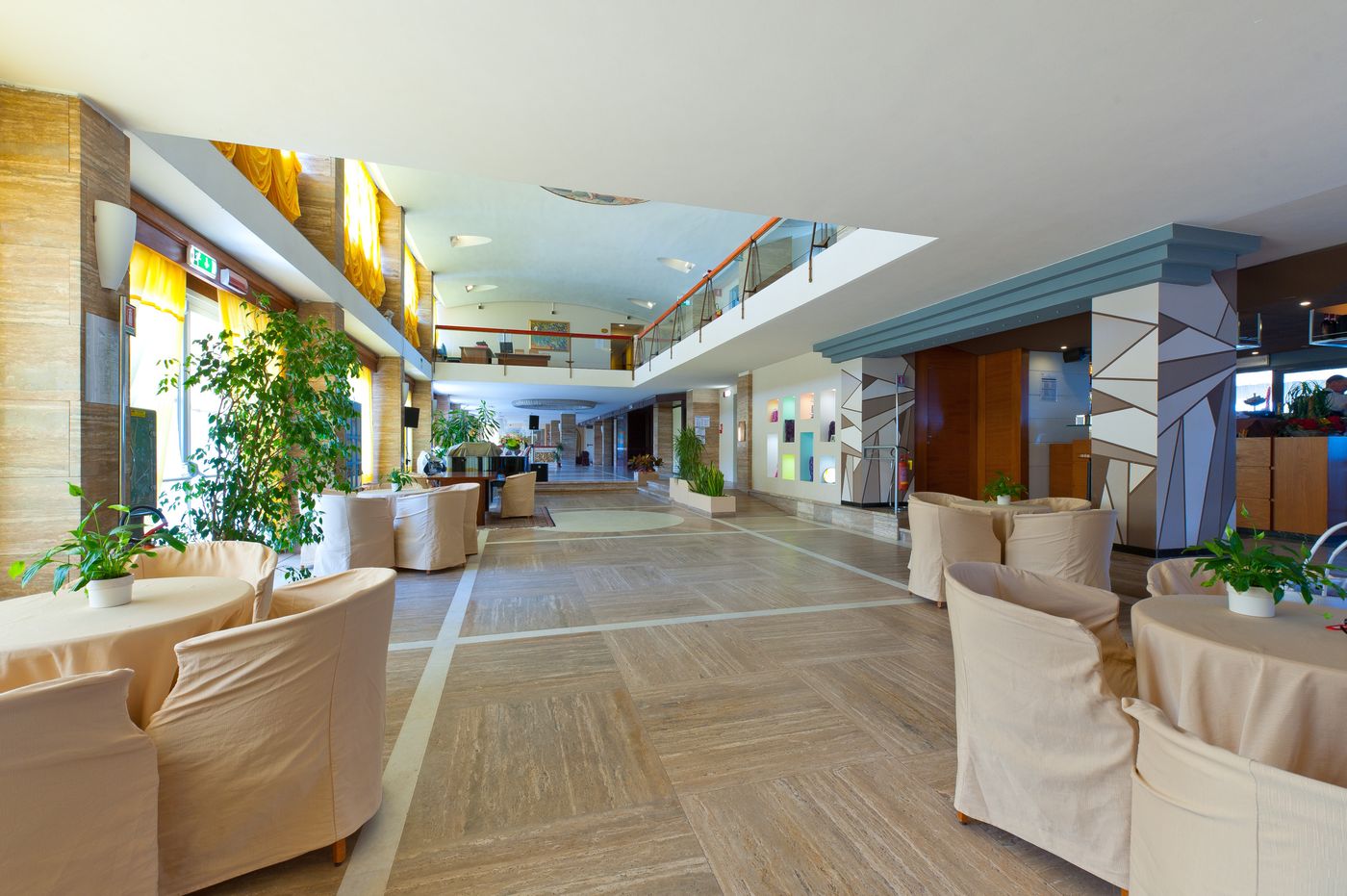 Grand Hotel Continental-Italy-TIRRENIA-Lobby-10